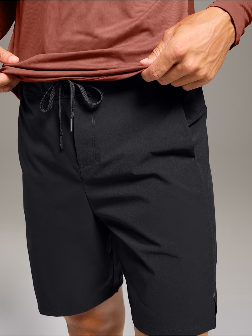 On Running Men’s Performance Hybrid Short 8” in Black Medium